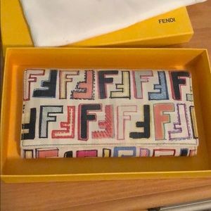 🌟🌟 authentic Fendi wallet 🌟🌟